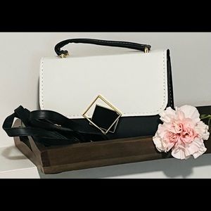 Black and white Hand bag
